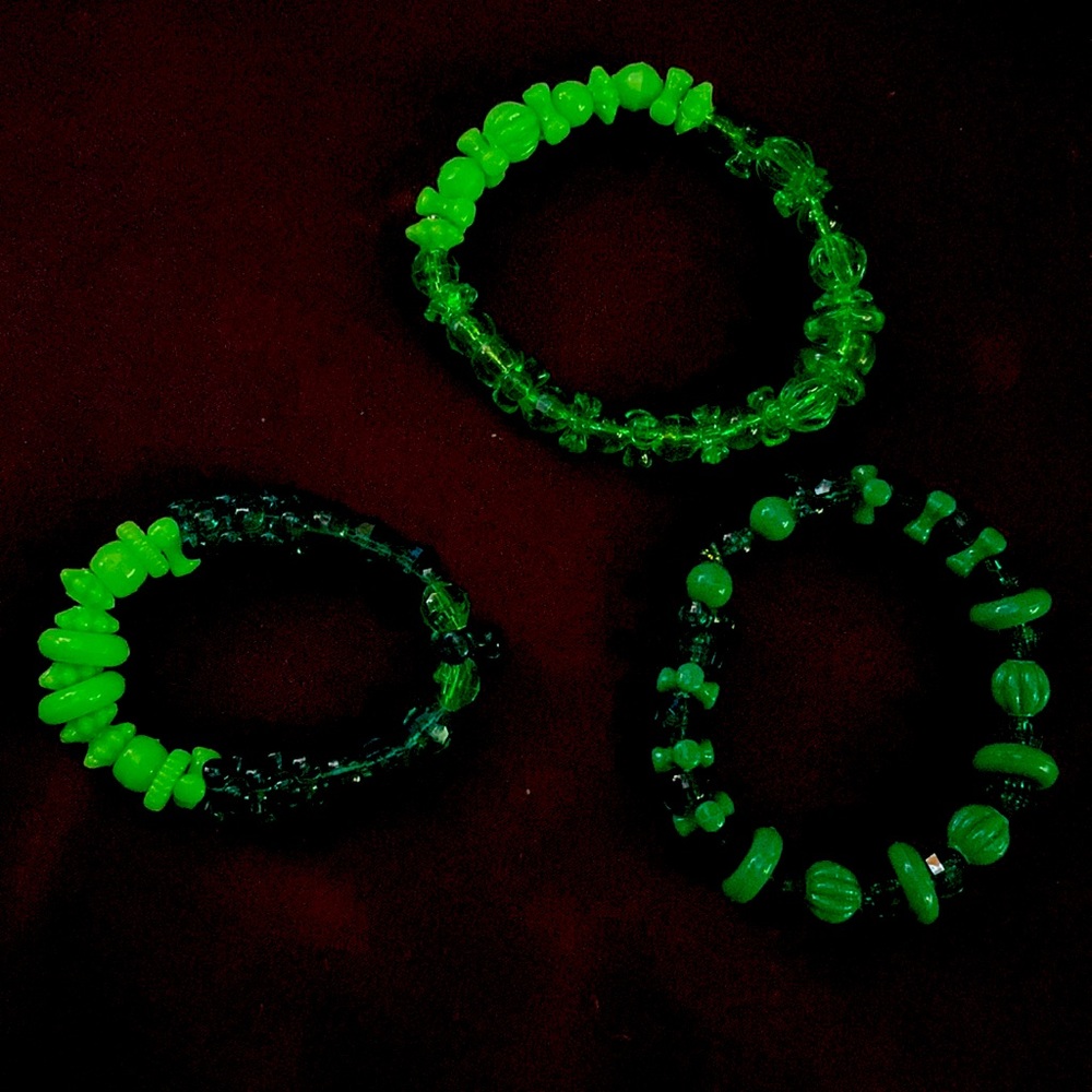 Acrylic beads stretchy bracelets green